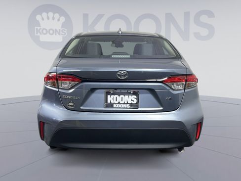 Used 2025 Toyota Corolla LE w/ LE Premium Package FWD image 10