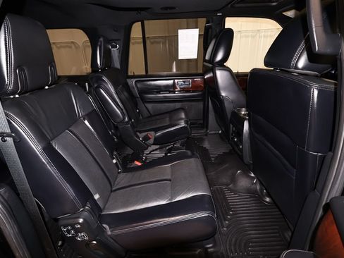 Used 2017 Lincoln Navigator L Select AWD/4WD image 19