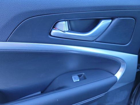 Used 2025 Genesis G70 2.5T image 24