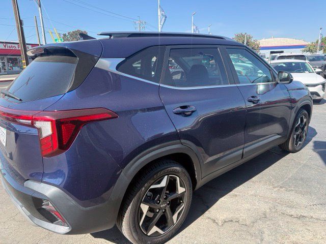 Used 2024 Kia Seltos EX FWD image 2