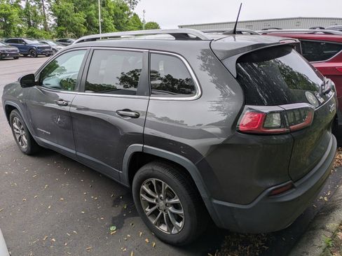 Used 2020 Jeep Cherokee Latitude Lux w/ Comfort/Convenience Group FWD image 3