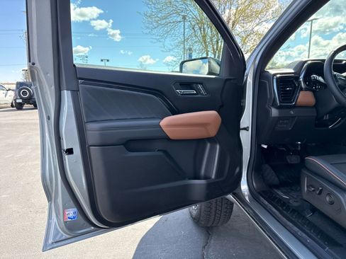 New 2026 GMC Canyon AT4 w/ Technology Plus Package AWD/4WD image 9