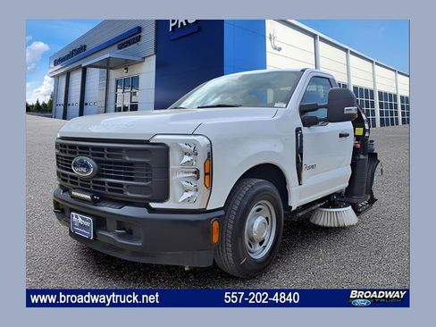 Used 2024 Ford F250 XL RWD image 1