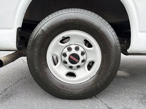 Certified 2024 GMC Savana 3500 LS image 17