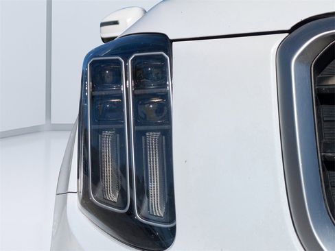 Used 2023 Kia Telluride SX image 9