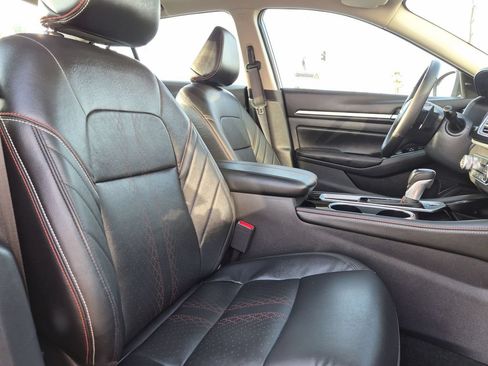Used 2025 Nissan Altima 2.5 SR w/ SR Premium Package FWD image 17