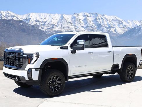 Used 2024 GMC Sierra 3500 Denali Ultimate AWD/4WD image 2