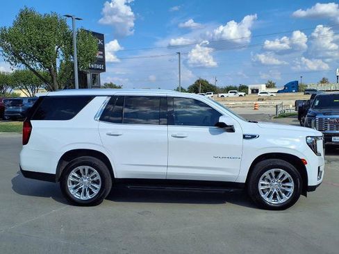 Used 2022 GMC Yukon SLE AWD/4WD image 2