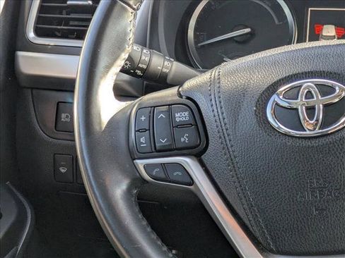 Used 2019 Toyota Highlander Limited image 23