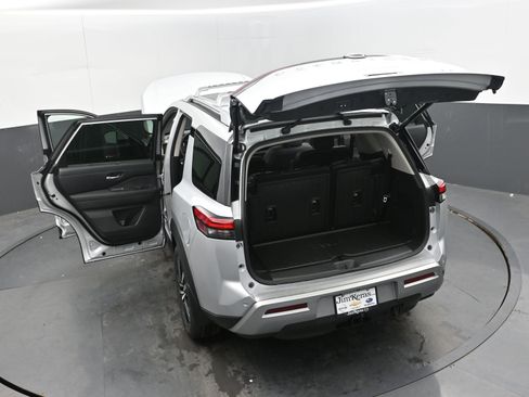 New 2025 Nissan Pathfinder Platinum image 45