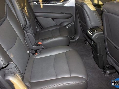 Used 2025 Cadillac XT6 Premium Luxury image 12