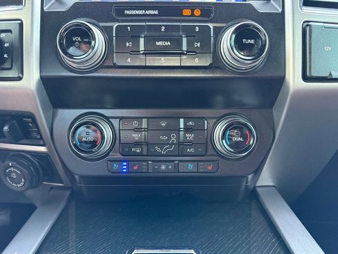 Used 2020 Ford F350 Platinum w/ FX4 Off-Road Package image 32