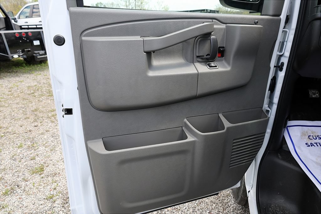New 2026 Chevrolet Express 2500 w/ Driver Convenience Package RWD image 20