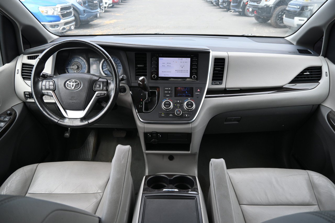 Used 2019 Toyota Sienna XLE FWD image 7