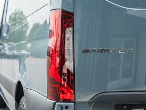 Used 2024 Mercedes-Benz Sprinter 2500 image 6