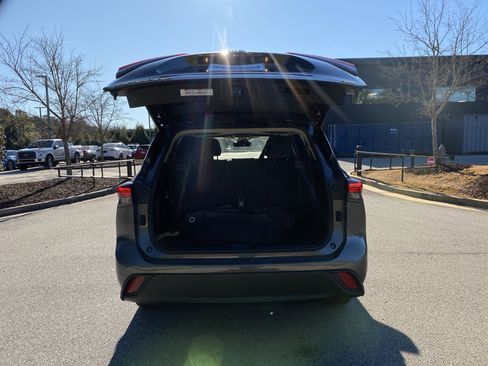 Used 2022 Toyota Highlander XLE image 50