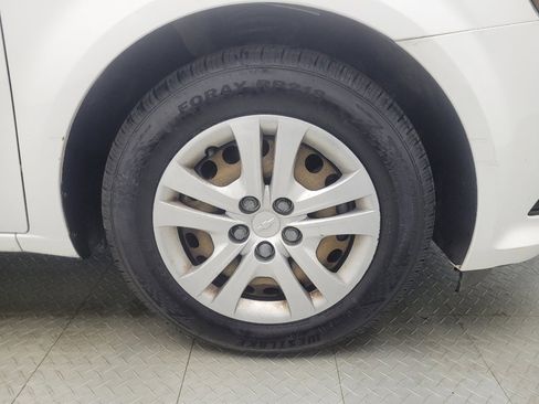 Used 2020 Chevrolet Sonic LT FWD image 31