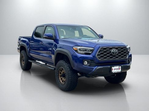 Certified 2022 Toyota Tacoma TRD Off-Road AWD/4WD image 3