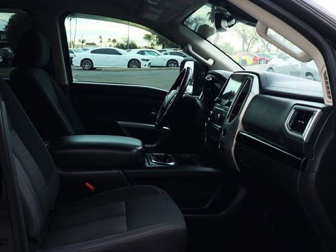 Used 2020 Nissan Titan SV w/ SV Convenience Package image 30