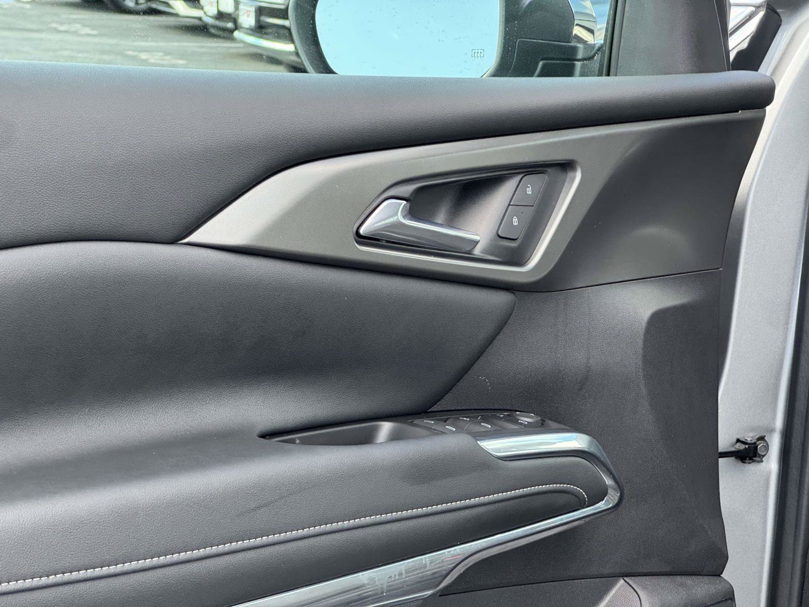 Used 2025 Chevrolet Traverse LT w/ Driver Confidence Package FWD image 21
