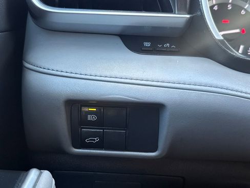 Used 2021 Toyota Highlander XLE image 38