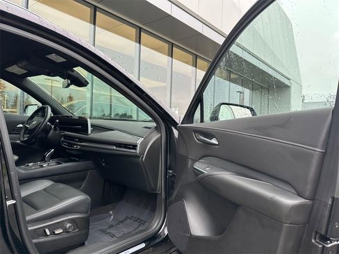 Certified 2025 Cadillac XT4 Premium Luxury image 11