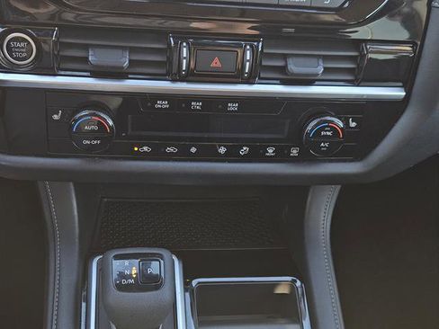 Used 2024 Nissan Pathfinder SV image 15