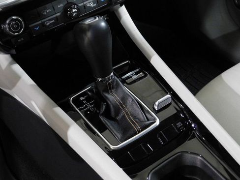 Used 2022 Jeep Compass Limited image 69