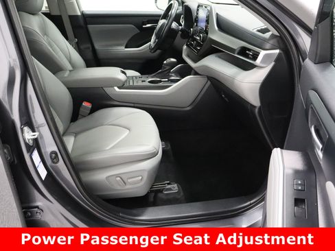 Used 2022 Toyota Highlander XLE image 41