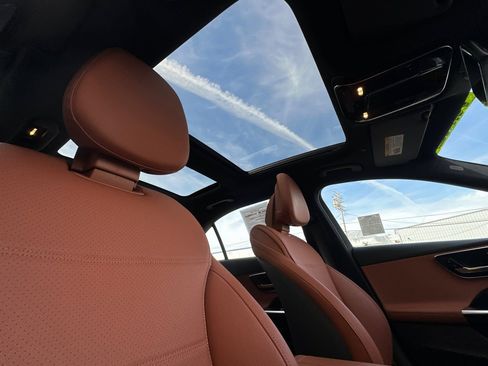 Used 2025 Mercedes-Benz C 300 4MATIC Sedan image 18