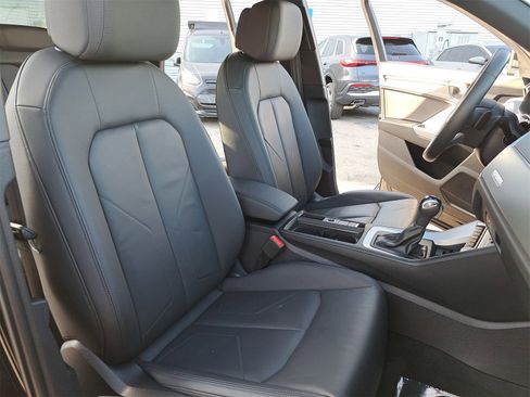 Certified 2025 Audi Q3 2.0T Premium w/ Convenience Package image 10
