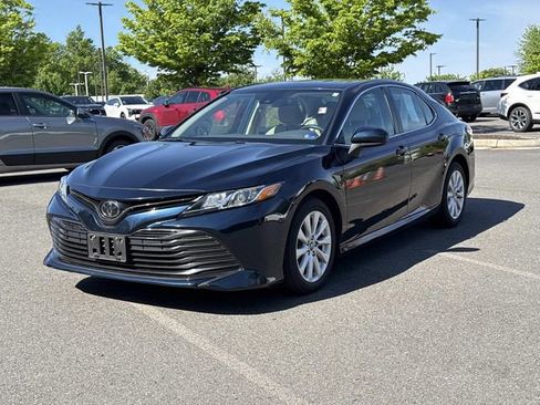 Used 2020 Toyota Camry LE FWD image 5