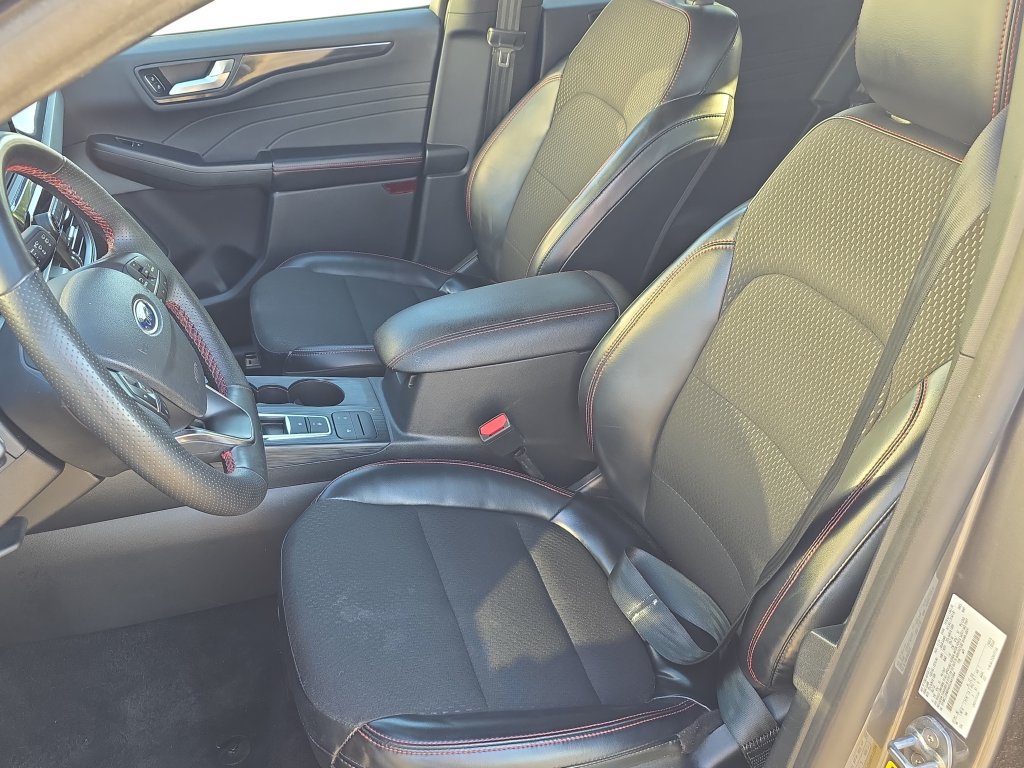 Used 2025 Ford Escape ST-Line FWD image 13