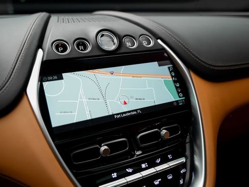 Used 2023 Aston Martin DBX image 46