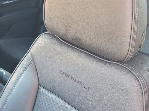 Used 2022 GMC Yukon XL Denali image 15