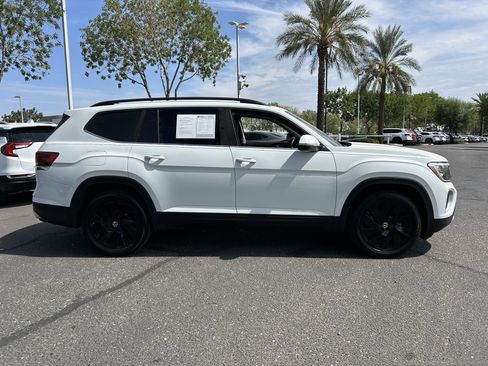 Used 2024 Volkswagen Atlas SE FWD image 5