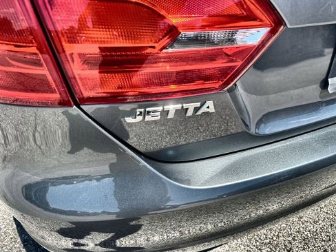 Used 2013 Volkswagen Jetta SE FWD image 8