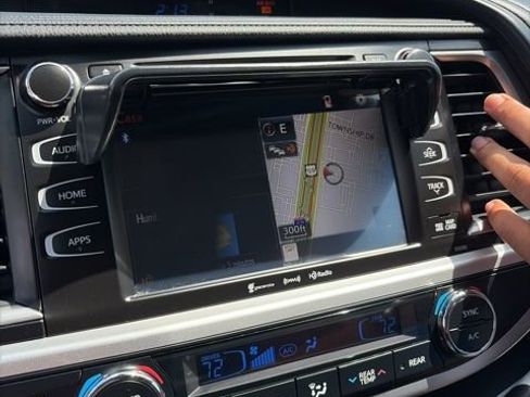 Used 2019 Toyota Highlander XLE image 15