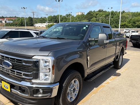 Used 2025 Ford F250 XLT w/ FX4 Off-Road Package AWD/4WD image 4