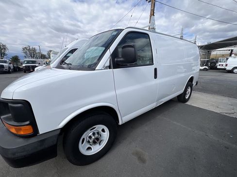 Used 2014 GMC Savana 2500 RWD image 3