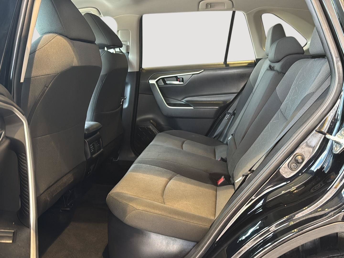 Used 2020 Toyota RAV4 XLE w/ XLE Grade Weather Package AWD/4WD image 13