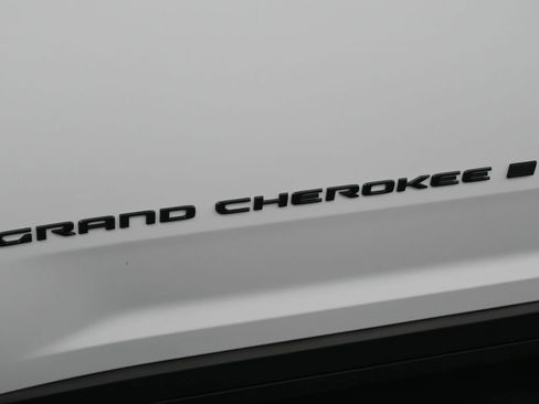 New 2025 Jeep Grand Cherokee L Limited w/ Black Appearance Package image 13