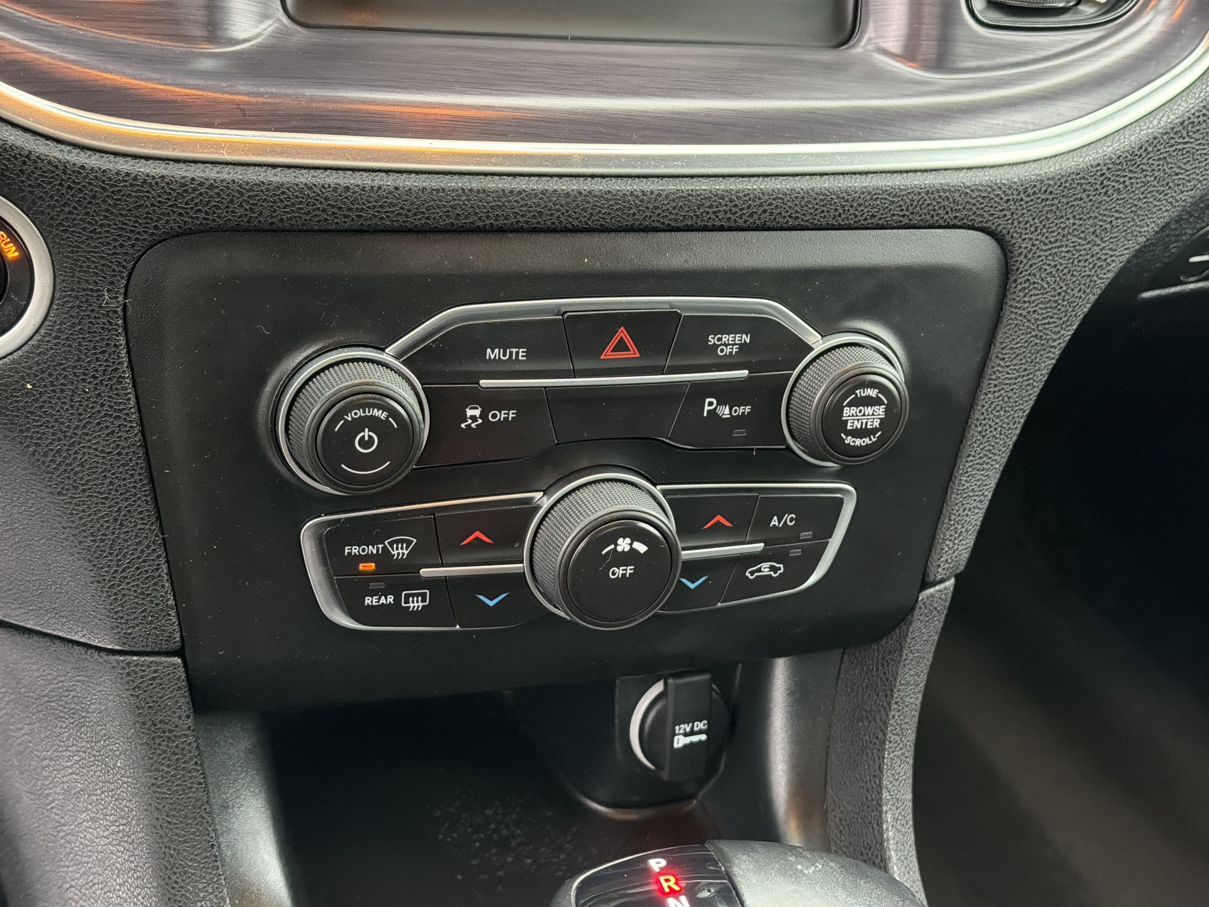 Used 2018 Dodge Charger SXT w/ Blacktop Package RWD image 23