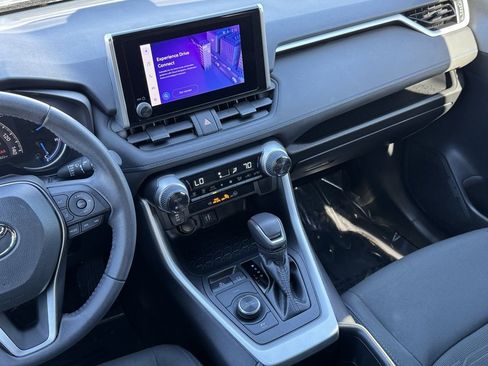 Used 2023 Toyota RAV4 SE image 28