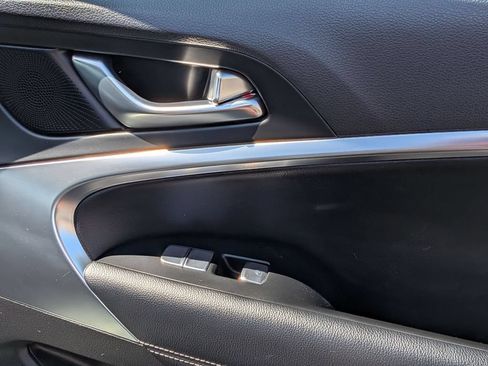 Used 2025 Genesis G70 2.5T RWD image 33