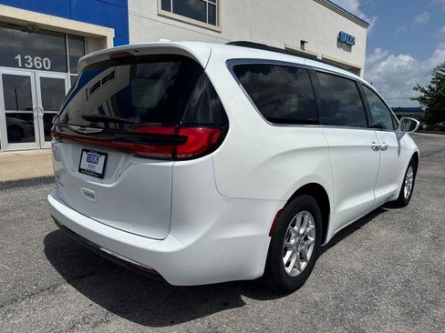 Used 2022 Chrysler Pacifica Touring-L FWD image 15