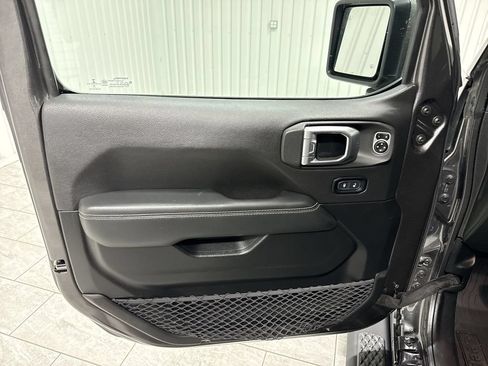 Used 2020 Jeep Gladiator Overland AWD/4WD image 23