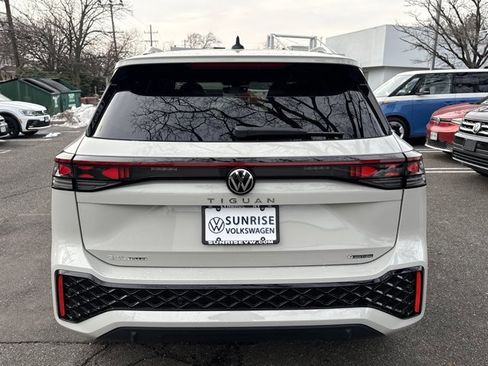 Used 2026 Volkswagen Tiguan SEL R-Line image 7