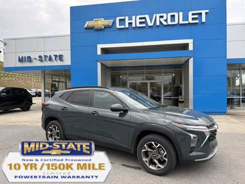 Used 2025 Chevrolet Trax LT FWD image 1