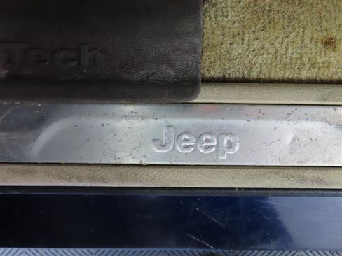 Used 2017 Jeep Grand Cherokee Overland AWD/4WD image 18